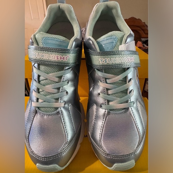 Tsukihoshi
Metallic Blue Sneakers with Velcro Strap - Picture 1 of 1